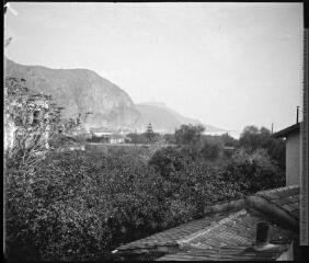 1 vue Baulieu, la mer et la montagne. 9 avril 1902.