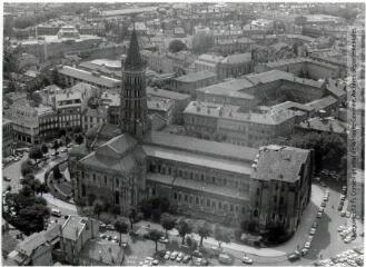 1 vue - Toulouse : quartier Arnaud-Bernard : basilique Saint-Sernin (façade nord) / Jean Quéguiner photogr. - Juillet 1976. - Photographie (ouvre la visionneuse)