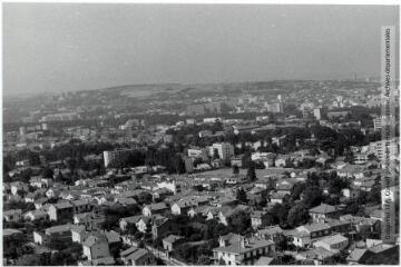 1 vue - Toulouse : quartier de la Côte-Pavée / Jean Quéguiner photogr. - Juillet 1976. - Photographie (ouvre la visionneuse)