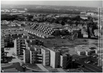 1 vue - Toulouse : quartier du Château-de-l\'Hers : place de l\'Indépendance / Jean Quéguiner photogr. - Juillet 1976. - Photographie (ouvre la visionneuse)