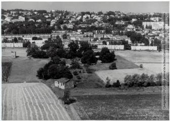 1 vue - Toulouse : quartiers du Château-de-l\'Hers et de Moscou / Jean Quéguiner photogr. - Juillet 1976. - Photographie (ouvre la visionneuse)