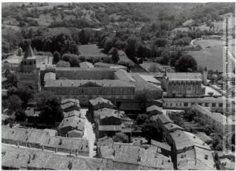 1 vue - Sorèze (Tarn) : collège et parc / Jean Quéguiner photogr. - Juillet 1976. - Photographie (ouvre la visionneuse)