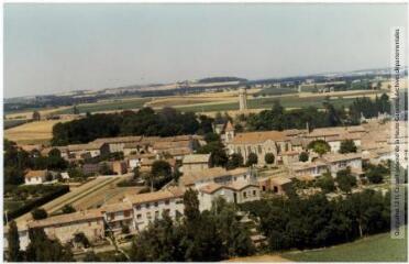 1 vue Labastide-d'Anjou (Aude) : vue générale orientée au sud : village et église / Jean Quéguiner photogr. - Juillet 1976. - Photographie