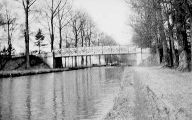 2 vues - [Vues du Canal du Midi]. - [entre 1914 et 1918]. - Photographie (ouvre la visionneuse)