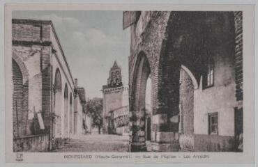 2 vues - Montgeard (Haute-Garonne) : rue de l\'église : les arcades. - Toulouse : éditions \'Pyrénées-Océan\'-Labouche frères, marque LF, [entre 1930 et 1950]. - Carte postale (ouvre la visionneuse)