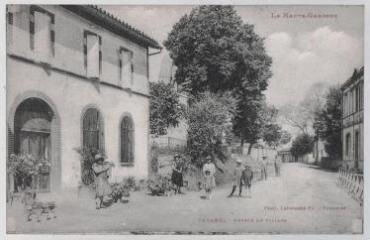 2 vues - La Haute-Garonne. Tarabel : entrée du village. - Toulouse : Phot. Labouche frères, marque LF au verso, [entre 1910 et 1940]. - Carte postale (ouvre la visionneuse)