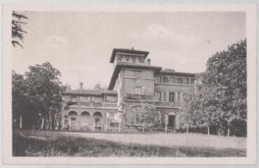 2 vues - Poucharramet (Hte-Gne) : château de Vares, construction moderne, famille de Gauléjac. - [s.l] : [s.n], [entre 1910 et 1940]. - Carte postale (ouvre la visionneuse)