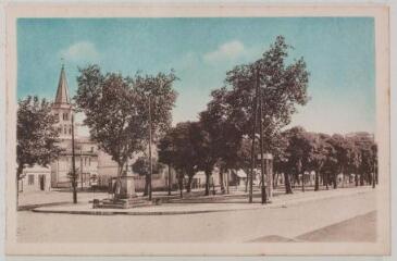 2 vues - Rieumes (Hte-Garonne) : l\'esplanade modernisée par la municipalité Lasserre. - [s.l] : éditions Sansas, [entre 1910 et 1940]. - Carte postale (ouvre la visionneuse)