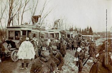 2 vues  - Transport du 110ème d\'infanterie à Ventelay. - [entre 1914 et 1916]. - Photographie (ouvre la visionneuse)