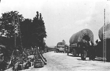 2 vues  - Le groupe Renaudot au travail : transport de troupes (65) ; transport de matériel gare d\'Avenay-[Val-d\'Or] (66). - [entre 1914 et 1915]. - Photographie (ouvre la visionneuse)
