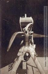 4 vues - Le moteur d\'aviation Mercedès vue de profil (125). Le moteur d\'aviation Mercedès [vu] de face (126), [vu] de 3/4 (127), [vu] de derrière (128). - [entre 1915 et 1916]. - Photographie (ouvre la visionneuse)