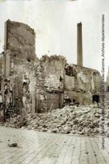 12 vues - [Reims bombardée en 1915 : dans les rues de Reims]. - [entre 1915 et 1916]. - Photographie (ouvre la visionneuse)