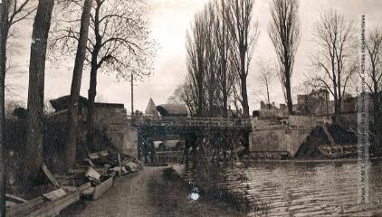 1 vue - Mareuil-sur-Ay : le canal. - [entre 1915 et 1916]. - Photographie (ouvre la visionneuse)