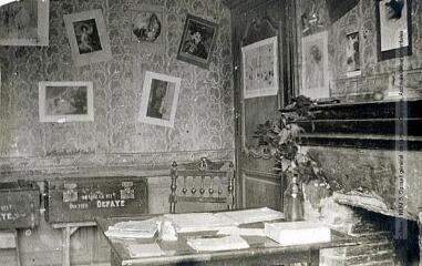 1 vue - Ma chambre à l\'abbaye de la Chalade [Lachalade]. - [entre 1915 et 1916]. - Photographie (ouvre la visionneuse)