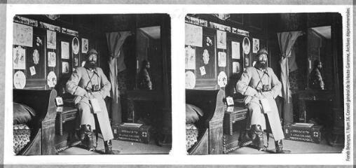 6 vues  - [Portraits de Joseph Briançon]. - [entre 1914 et 1918]. - Photographie (ouvre la visionneuse)