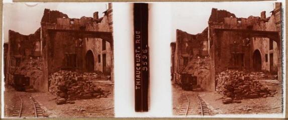 2 vues - Thiaucourt : rue. 9596. - [entre 1914 et 1918]. - Photographie (ouvre la visionneuse)
