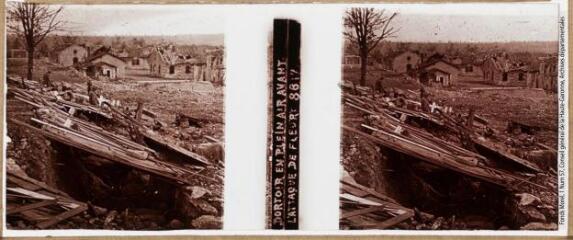 2 vues  - Dortoir en plein air avant l\'attaque de Fleury. 8817. - [entre 1914 et 1916]. - Photographie (ouvre la visionneuse)