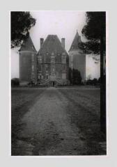 1 vue - Saint-Elix-le-Château : façade. - [avant 1950]. - Photographie noir et blanc (ouvre la visionneuse)