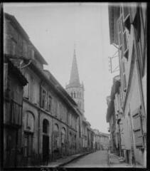 1 vue - [Muret : rue dans le quartier de l\'église Saint-Jacques]. - [1925 ?]. - Photographie (ouvre la visionneuse)