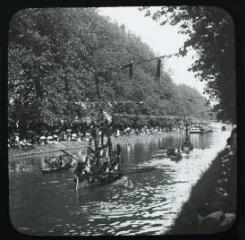 1 vue - Toulouse : fêtes franco-espagnoles de juin 1907 : concours de bateaux fleuris sur le canal de Brienne. - juin 1907. - Photographie (ouvre la visionneuse)