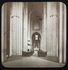 1 vue - Arles (Bouches-du-Rhône) : intérieur de l\'église Saint-Trophime : la nef. - 1913. - Photographie (ouvre la visionneuse)