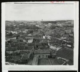 1 vue  - [Carcassonne (Aude) : vue générale de la ville]. - [1910 ?]. - Photographie (ouvre la visionneuse)