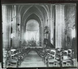 1 vue - [Mézin (Lot-et-Garonne) : prieuré de bénédictins Saint-Jean-Baptiste : nef vue de l\'entrée]. - [entre 1905 et 1925]. - Photographie (ouvre la visionneuse)