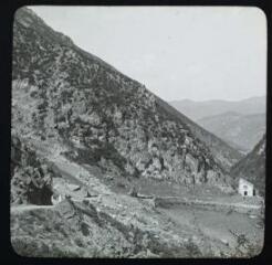 1 vue - Hautes-Pyrénées : chemin d\'Aulon à Guchen. - [entre 1905 et 1925]. - Photographie (ouvre la visionneuse)