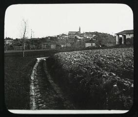 1 vue  - Miremont : vue générale prise de la route de Lagardelle. - 16 avril 1911. - Photographie (ouvre la visionneuse)