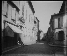 1 vue - Muret : sous-préfecture et tribunal, rue de Rémusat. - 13 septembre 1925. - Photographie (ouvre la visionneuse)
