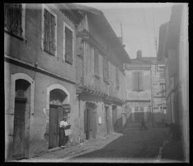 1 vue - Muret : vieille maison à l\'entrée de la rue Clément Ader. - 13 septembre 1925. - Photographie (ouvre la visionneuse)