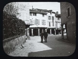 1 vue - Roquecourbe (Tarn) : vieilles maisons. - avril 1907. - Photographie (ouvre la visionneuse)