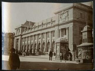 3 vues - [Genève (Suisse) : façade du musée d\'art et d\'histoire]. - [entre 1900 et 1910]. - Photographie (ouvre la visionneuse)