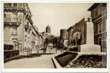 2 vues - 12. Rodez : monument François Fabier [Fabié]. - Toulouse : édition Pyrénées-Océan, Labouche frères, [entre 1937 et 1950]. - Carte postale (ouvre la visionneuse)