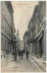 1 vue La Haute-Garonne. 437. Auterive : la Grand' rue. - Toulouse : phototypie Labouche frères, marque LF au verso, [1909]. - Carte postale