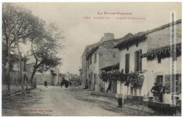 1 vue La Haute-Garonne. 1962. Auterive : avenue de Nailloux. - Toulouse : phototypie Labouche frères, marque LF au verso, [1911]. - Carte postale