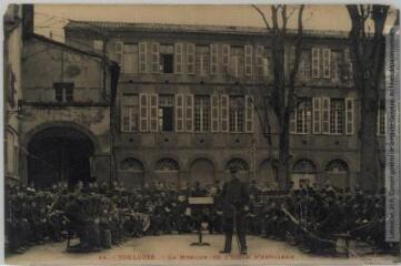 1 vue - 44. Toulouse : la musique de l\'école d\'artillerie. - Toulouse : phototypie Labouche frères, marque LF au verso, [1911]. - Carte postale (ouvre la visionneuse)