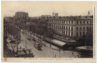 2 vues 74. Toulouse : boulevard Carnot : carrefour Jean-Jaurès. - Toulouse : phototypie Labouche frères, marque LF, [1936]. - Carte postale