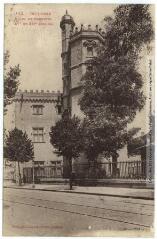 2 vues - 142. Toulouse : hôtel de Roquette (XVe et XVIe siècles). - Toulouse : phototypie Labouche frères, marque LF au verso, [1918]. - Carte postale (ouvre la visionneuse)