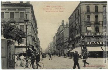 1 vue - 202. Toulouse : entrée de la rue Bayard (avenue de la gare). - Toulouse : phototypie Labouche frères, marque LF au verso, [1917]. - Carte postale (ouvre la visionneuse)