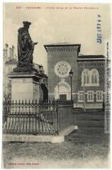 1 vue - 240. Toulouse : statue Cujas et le temple protestant. - Toulouse : phototypie Labouche frères, marque LF au verso, [1911], tampon d\'édition du 21 février 1917. - Carte postale (ouvre la visionneuse)