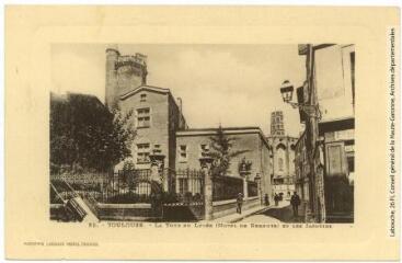 1 vue - 25. Toulouse : la tour du lycée (hôtel de Bernuy) et les Jacobins. - Toulouse : phototypie Labouche frères, marque LF au verso, [1909]. - Carte postale (ouvre la visionneuse)