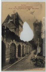 1 vue - Le Lot. 26. Castelnau-Bretenoux : tours, vue de l\'intérieur de la cour XIIIe siècle. - Toulouse : phototypie Labouche frères, [entre 1905 et 1925]. - Carte postale (ouvre la visionneuse)