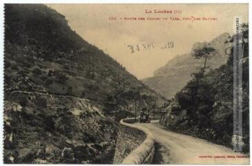 2 vues - La Lozère (13). 122. Route des gorges du Tarn, près Les Baumes. - Toulouse : phototypie Labouche frères, [entre 1905 et 1925], tampon d\'édition du 14 novembre 1919. - Carte postale (ouvre la visionneuse)