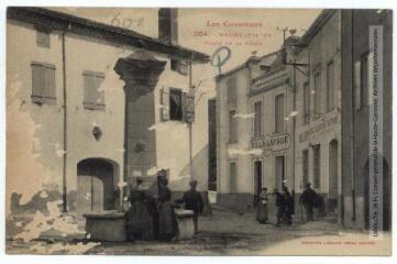 1 vue - Les Corbières. 204. Maury (Pyr.-Or.) : place de la Poste. - Toulouse : phototypie Labouche frères, marque LF au verso, [entre 1911 et 1925]. - Carte postale (ouvre la visionneuse)