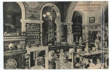 2 vues - J. Fourcade-Abblard : vue prise à l\'intérieur des magasins. Perpignan. - Toulouse : phototypie Labouche frères, [entre 1905 et 1925]. - Carte postale (ouvre la visionneuse)
