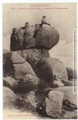 2 vues - Le Tarn (2e série). 130. Sidobre de Castres : rocher de Peyremouyrou [Peyremourou]. - Toulouse : phototypie Labouche frères, [entre 1905 et 1937]. - Carte postale (ouvre la visionneuse)