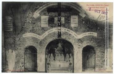 2 vues - Calvaire d\'Aguts (Tarn) : quatorzième station : intérieur de la chapelle. - Toulouse : phototypie Labouche frères, [entre 1905 et 1918], tampon d\'édition du 1er octobre 1917. - Carte postale (ouvre la visionneuse)