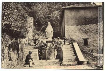 2 vues  - Couvent d\'Oulias : la Vierge de l\'allée. - Toulouse : phototypie Labouche frères, [entre 1905 et 1937]. - Carte postale (ouvre la visionneuse)
