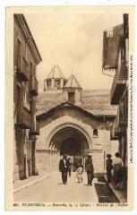 2 vues - 651. Puigcerda : entrada de la iglesia = entrée de l\'église. - Toulouse : éditions Pyrénées-Océan, Labouche frères, [entre 1937 et 1950]. - Carte postale (ouvre la visionneuse)